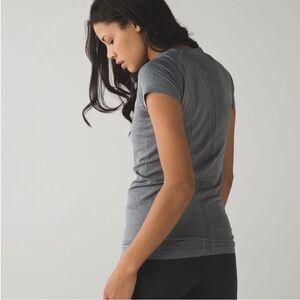Lululemon Women’s Swiftly Run Tech Short Sleeve Shirt Gray size 6
